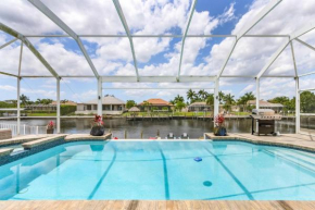 Heated Infinity Pool, Gulf Access, Pool table, sleeps 22 - Cape Coral Dolphins - Roelens Vacations